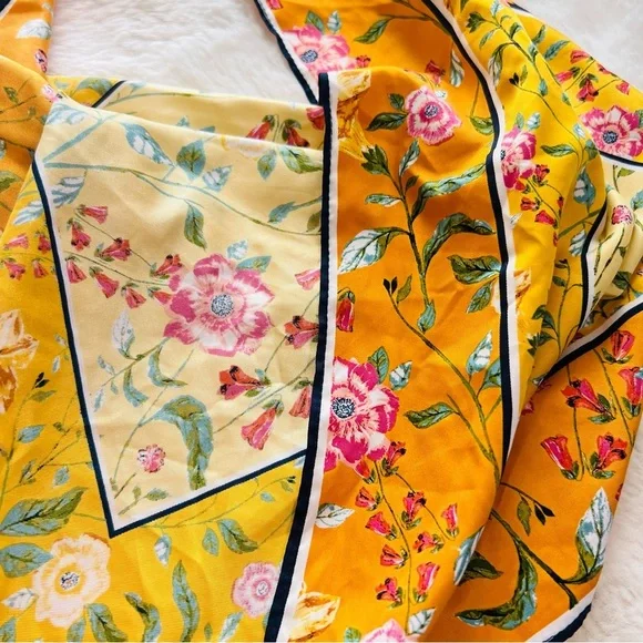 ⸻
Vibrant Floral Silk Scarf – 21”x21” - Picture 4 of 4